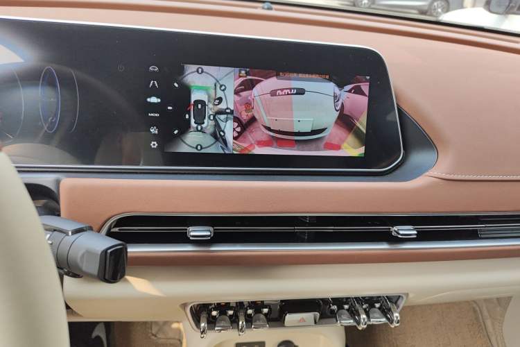 Used ORA Good Cat 2022 400km Standard Range Luxury Version Lithium Iron Phosphate Audio And AC Panel