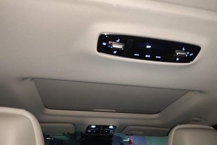 Used Roewe iMAX8 2021 400TGI Supreme Series Ultimate Edition