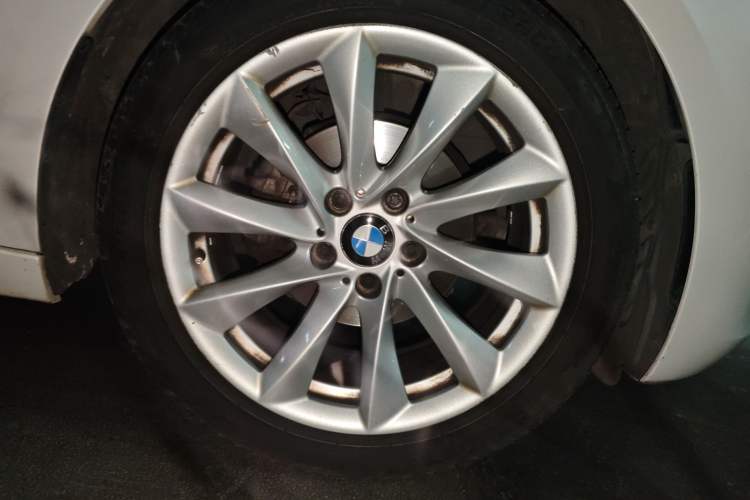 Used BMW 3 Series GT 2018 320i Sport Edition Right Front Wheel Hub