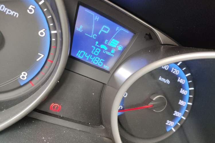 Used Hyundai ix35 2015 2.0L Automatic 2WD Smart Version China V Standard Odometer Close Up