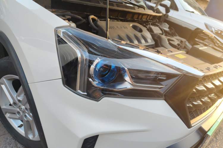 Used Venucia T60 2020 1.6L CVT Smart Drive Version China VI Standard Right Front Headlight