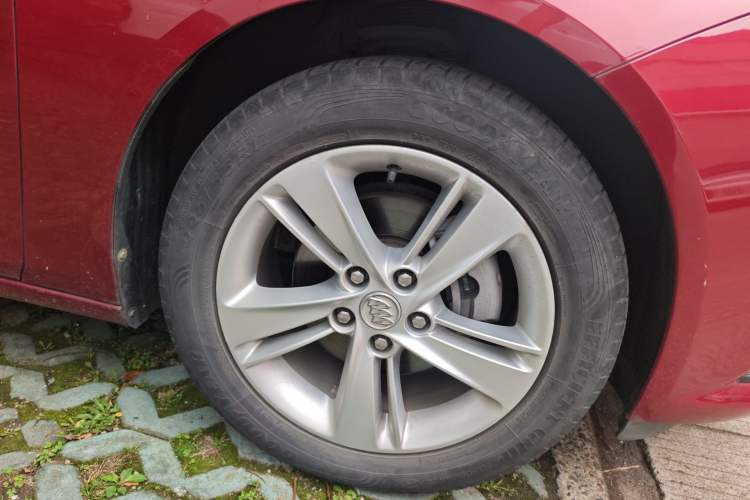 Used Buick Regal 2017 20T Luxury Model Right Front Wheel Hub