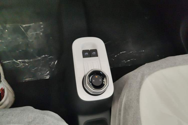 Used Geely Galaxy Panda 2025 210 km – Yuanqi Bear Gear Lever