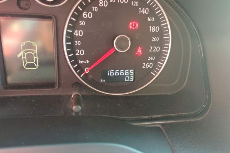 Used Volkswagen Passat 2009 1.8T Manual Luxury Edition Odometer Close Up