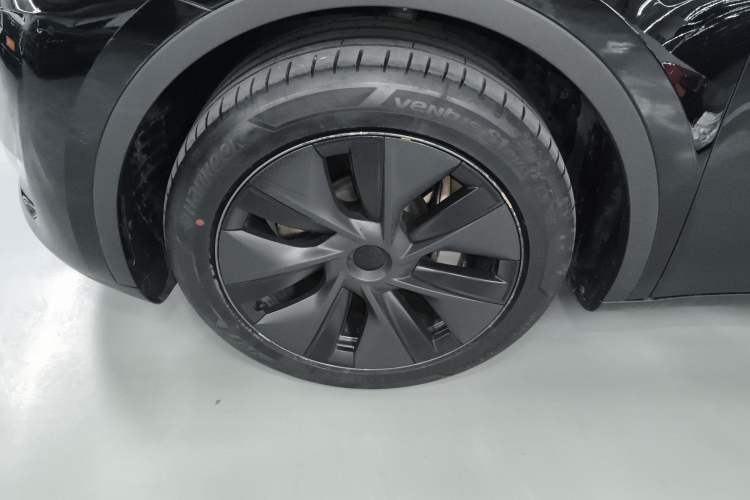 Used Tesla Model Y 2023 Long-Range All-Wheel-Drive Version