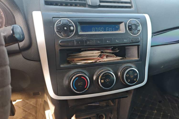 Used Zotye Z300 2014 1.5L Value Edition Manual Elite Model Audio And AC Panel