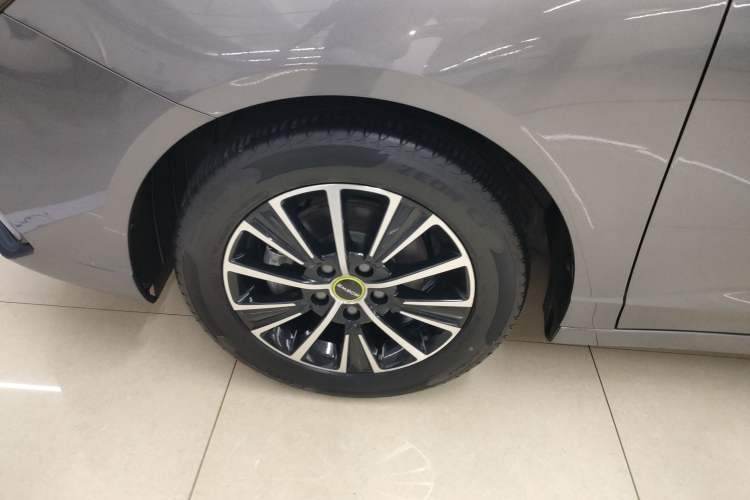 Used Roewe i5 2021 1.5L CVT Diamond Edition Left Front Wheel Hub