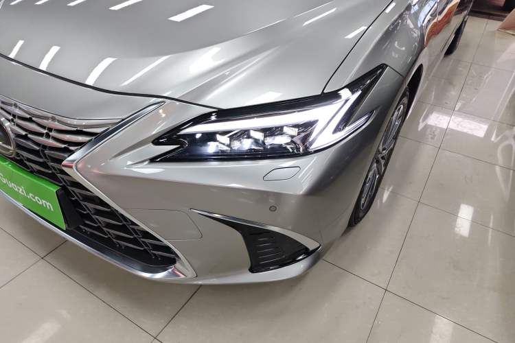 Used Lexus ES 2025 300h Deluxe Edition

