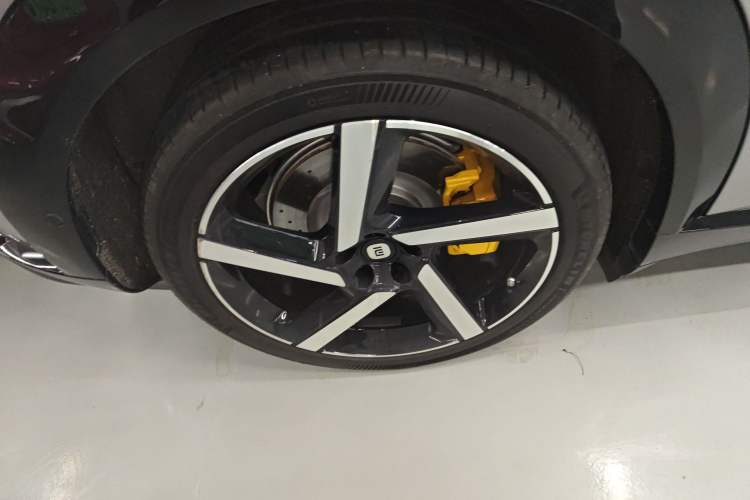 Used Xiaomi Auto YU7 2025 Ultra-Long Range High-Performance All-Wheel-Drive Max Edition
