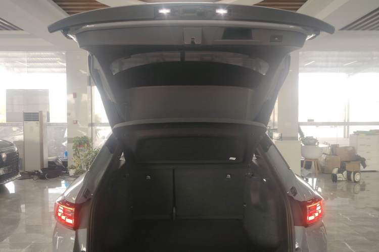 Used Volkswagen ID.4 CROZZ 2022 Long-Range PRO Edition Trunk