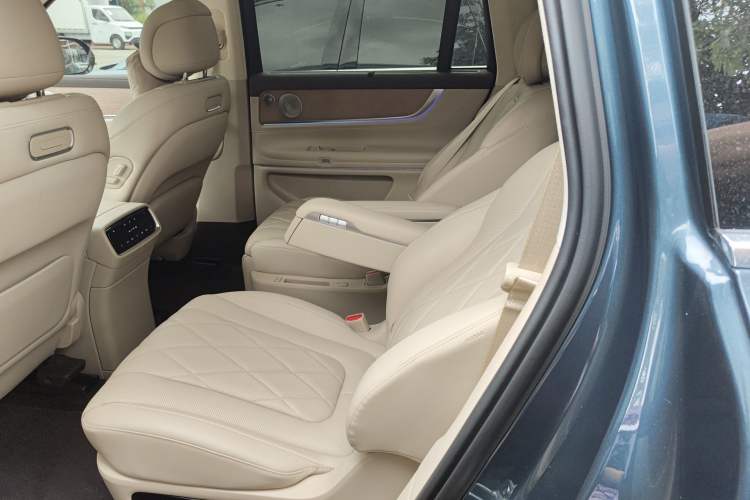 Used Hima AITO M9 2024 Range-Extended Ultra Version 42 kWh 6-Seater Model Left Rear Seat