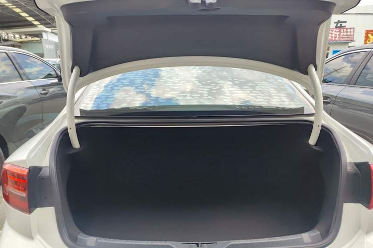 Used Volkswagen Lamando 2019 280TSI DSG Comfort Edition China VI standard Trunk