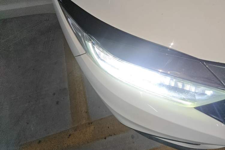 Used Honda Vezel 2020 220 TURBO CVT Luxury Edition Right Front Headlight