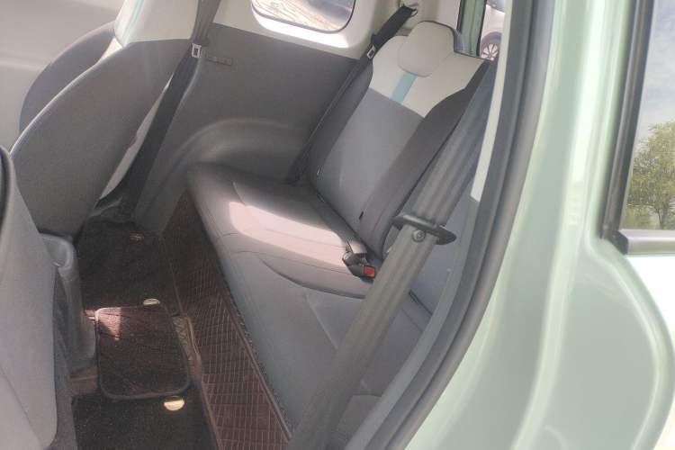 Used CHANGAN NEVO Lumin 2022 155 km – Refreshingly Sweet Edition Left Rear Seat