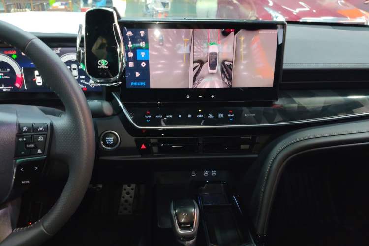 Used Toyota Camry 2026 Model 2.0S Sport Edition Audio And AC Panel