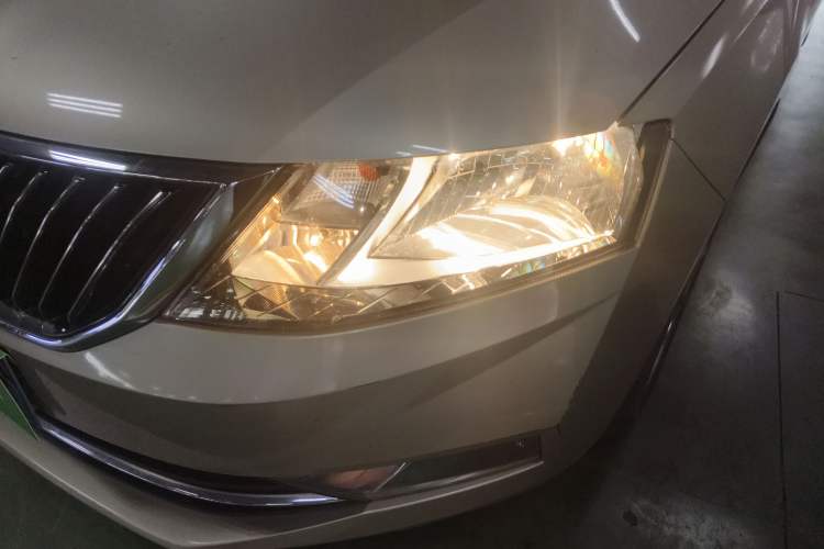 Used Skoda Rapid 2018 1.6L Manual Comfort Edition Left Front Headlight