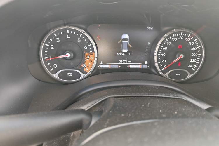 Used Jeep Renegade 2016 2.0L Automatic Four-Wheel Drive 75th Anniversary Tribute Edition Odometer Close Up