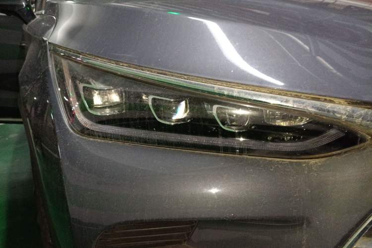 Used BYD Tang New Energy 2018 DM 2.0T All-Wheel Drive Smart Connect Elite 7-Seater China V Emission Standard Right Front Headlight