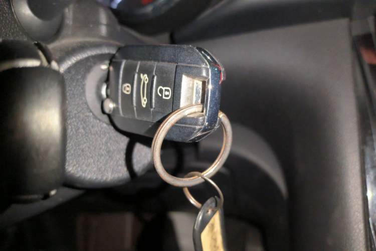 Used Peugeot 3008 2015 2.0L Automatic Trend Edition Vehicle Key