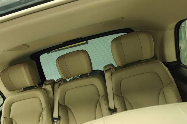 Used Mercedes-Benz V-Class 2020 V 260 L Long-wheelbase Luxury Edition Trunk