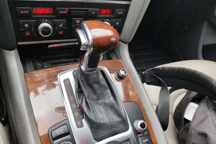 Used Audi Q7 2013 35 TFSI Comfort Model Gear Lever