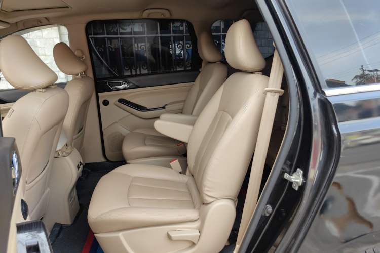 Used Baojun 730 2014 1.5L Manual Luxury Navigation ESP Version 7 Seats