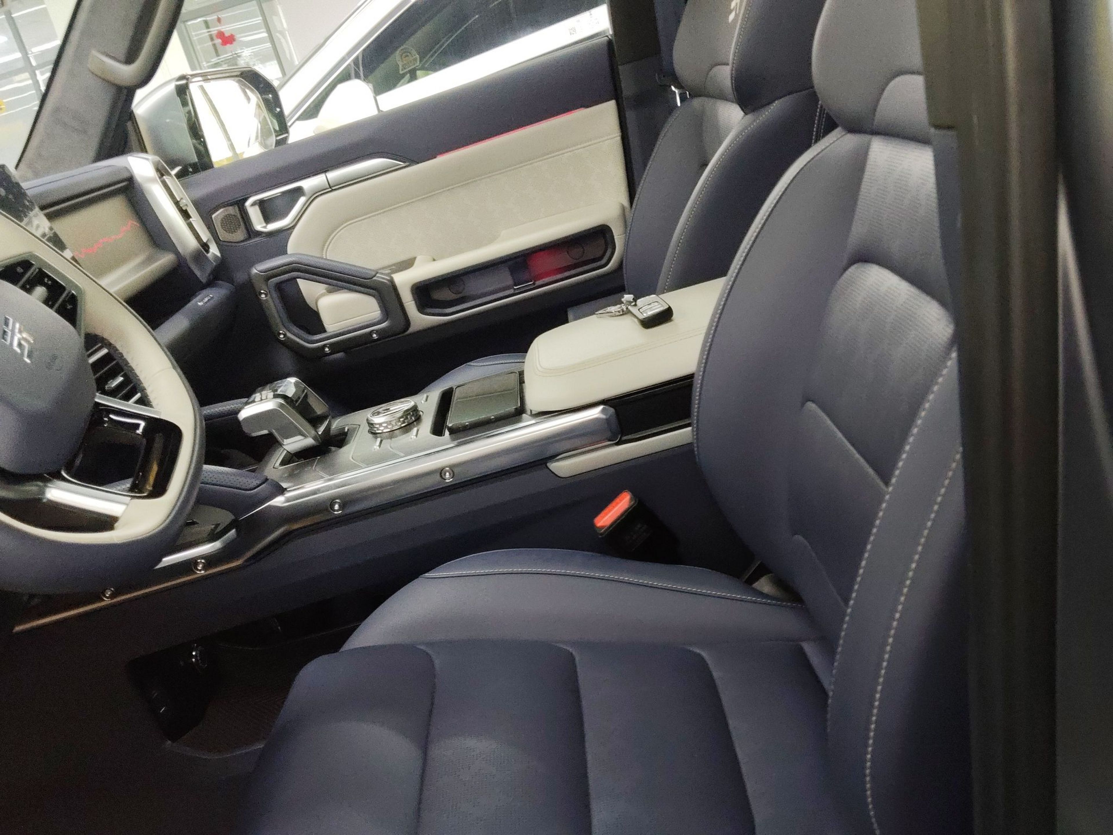 المقاعد الأمامية داخل السيارة