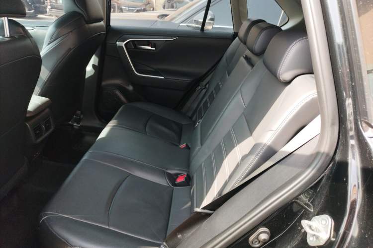 Used Toyota Wildlander 2022 2.0L CVT 4x4 Luxury PLUS Edition
