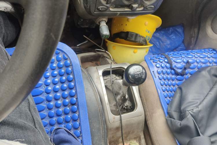 Used Wuling Rongguang 2011 1.2L Base Version
