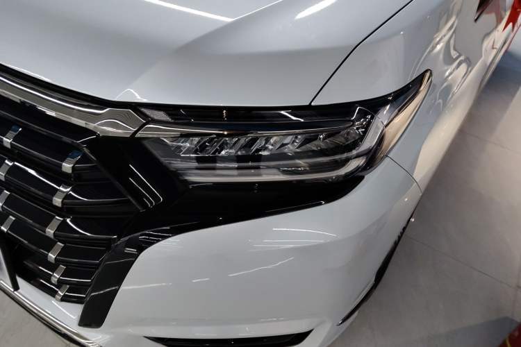 Used Honda Elysion 2024 2.0L eHEV Classic Edition
