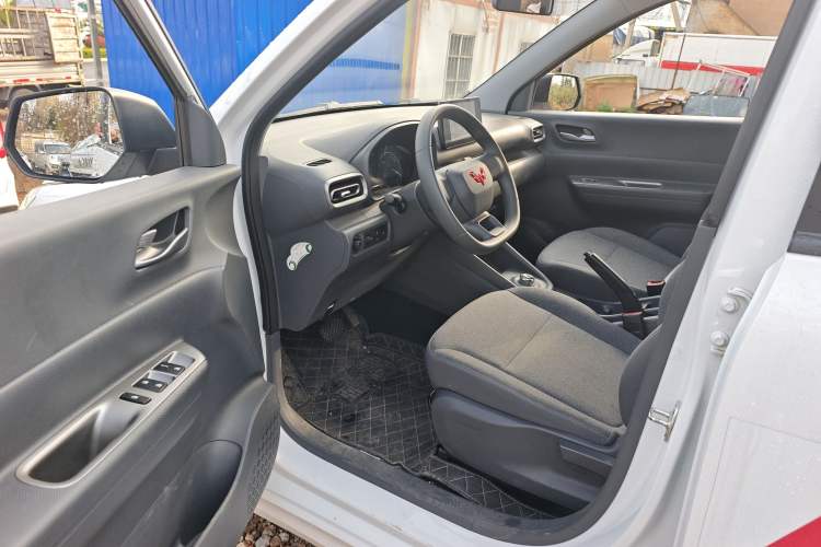 Used Wuling Hongguang New Energy 2025 Extended-Range Hybrid 50KM Comfort Version