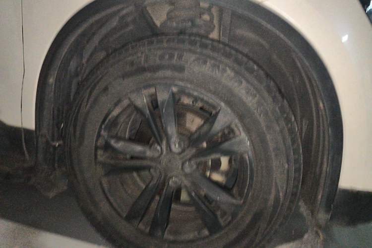 Used Renault Koleos 2017 2.0L Two-Wheel Drive Luxury Edition Right Front Wheel Hub