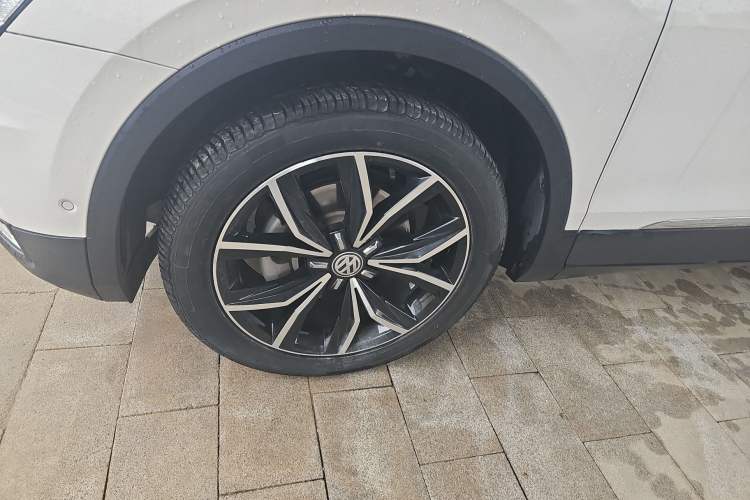 Used Volkswagen Tiguan L 2019 Revised 330TSI Automatic Two-Wheel Drive Smart & Luxury Edition China VI Standard Left Front Wheel Hub