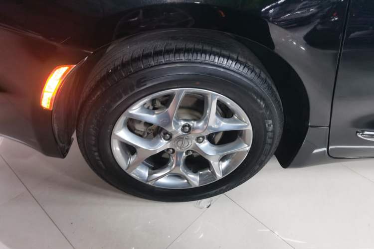 Used Chrysler Grand Voyager 2017 3.6L Premium Edition