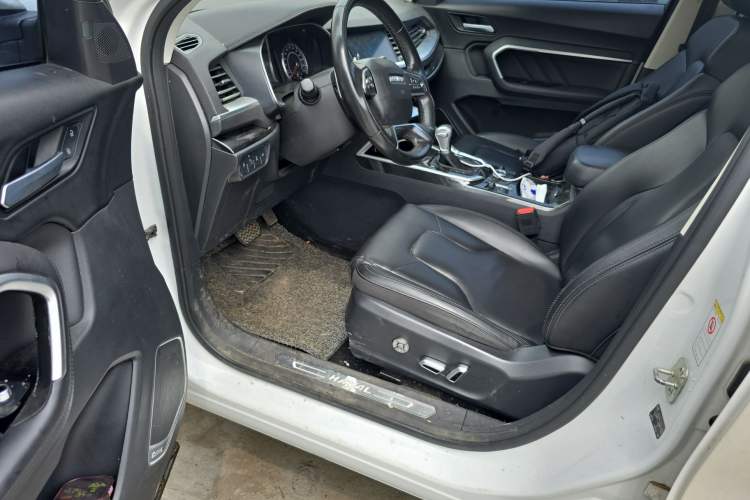 Used Haval H6 2017 Blue Label 1.5T Automatic Two-Wheel Drive ZhiShang Model Interior 3