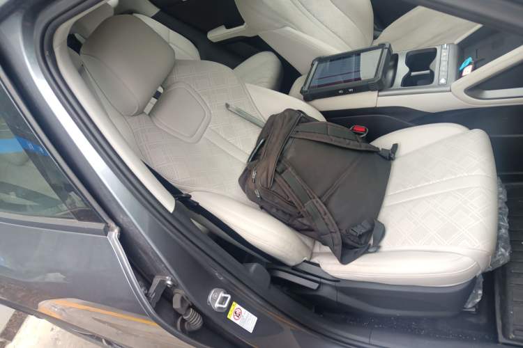 Used BYD Yuan UP 2025 Intelligent Driving Version 401 km Leading Edition