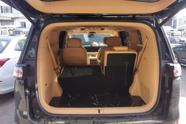 Used VOYAH Dream 2024 PHEV Ultra-Long Range Flagship Edition Trunk