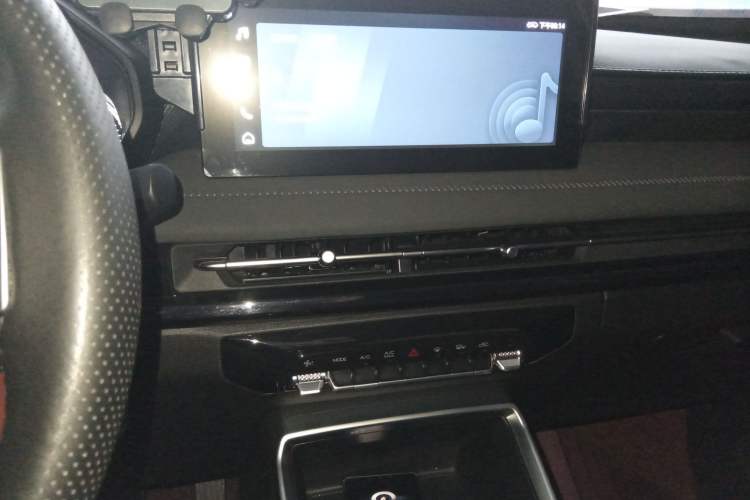 Used Wuling Alvez 2022 1.5L Manual Comfort Version
