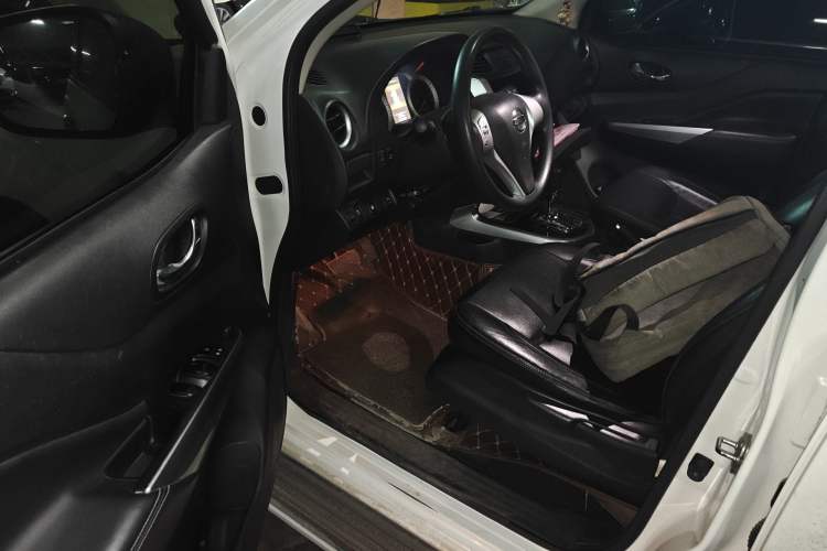 Used Nissan Terra 2018 2.5L Automatic 4x4 Luxury Edition Driver Seat