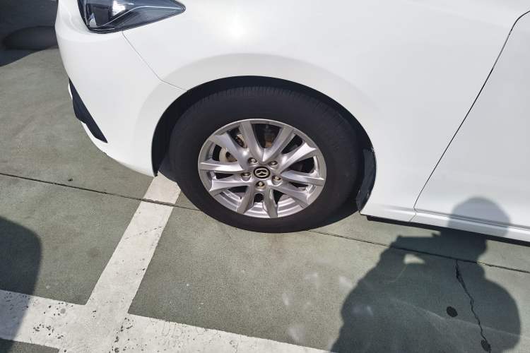 Used Mazda Mazda 3 Axela 2014 Sedan 1.5L Automatic Luxury Model