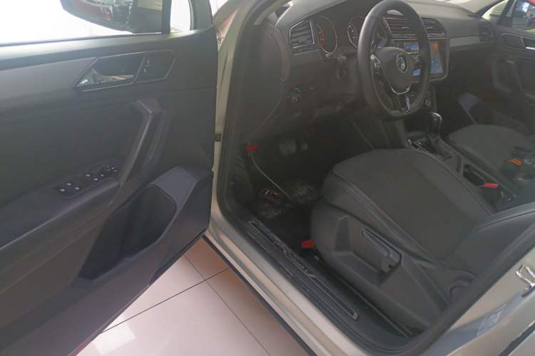 Used Volkswagen Tiguan L 2017 330TSI Automatic Two-Wheel Drive Luxury Edition