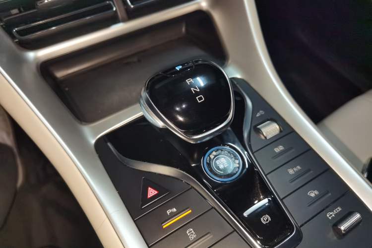 Used BYD Song Pro New Energy 2024 HONOR Edition DM-i 71KM Navigation Model
