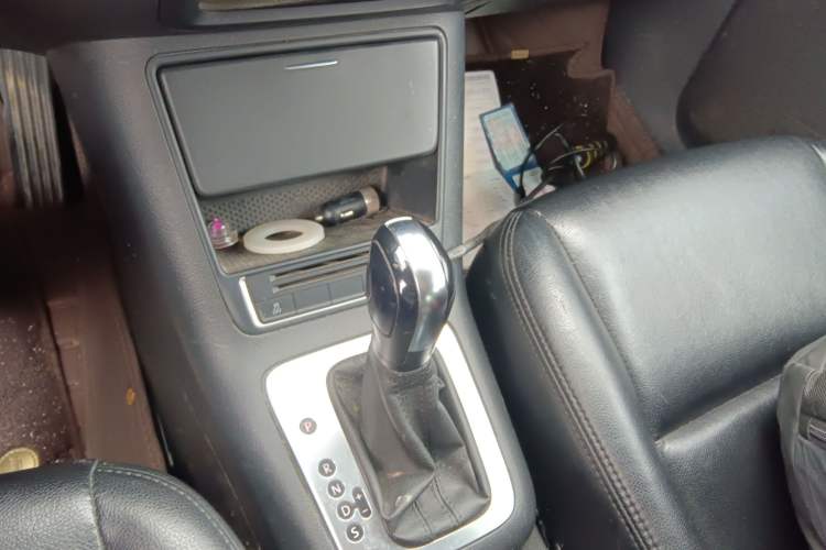 Used Volkswagen Tiguan 2017 300TSI Automatic Two-Wheel Drive Silk Road Luxury Edition Gear Lever