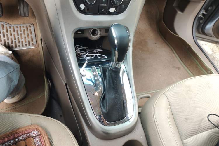 Used Buick GT 2012 GT 1.6L Automatic Fashion Edition Gear Lever