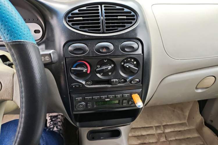 Used Chery QQ3 2012 Fashion Edition 1.0L Manual Champion Version
