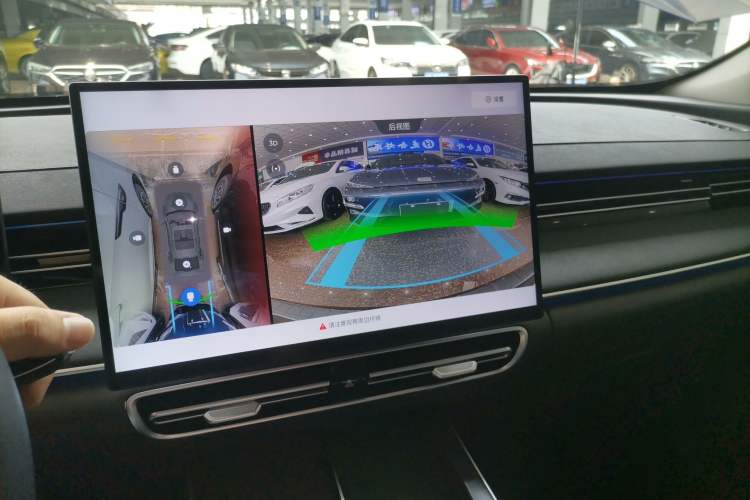 Used Fengyun A8L 2025 1.5 TGDI 145 km Luxury Version Audio And AC Panel