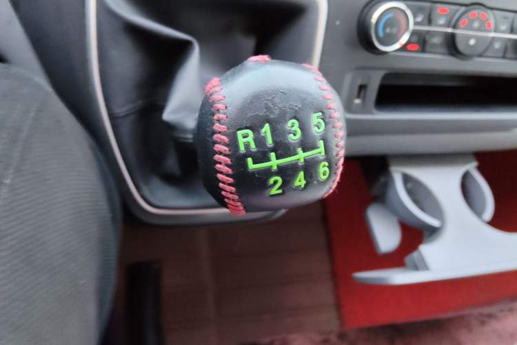 Used SAIC MAXUS Xintu V80 2021 2.0T Manual Classic Aoyuntong Short Wheelbase Mid-Height 7/8/9-Seater