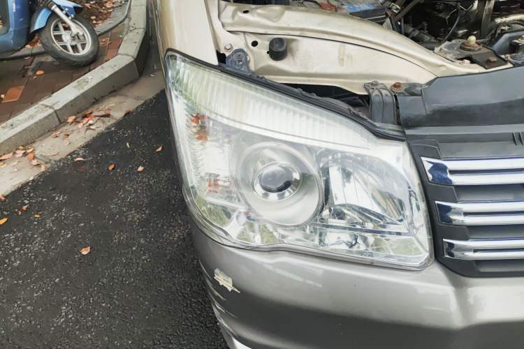 Used FORTHING Lingzhi 2016 M3 1.6L 7-Seater Comfort Model China IV Standard Right Front Headlight