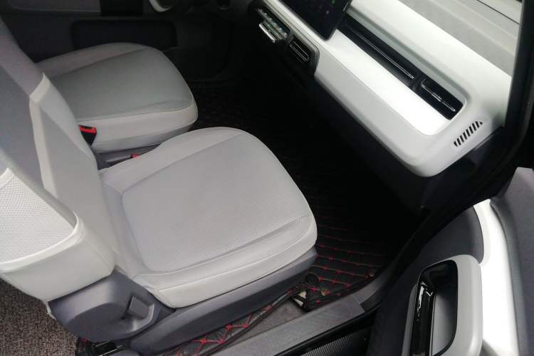 Used Baojun KiWi EV 2021 Artist Model Lithium Iron Phosphate