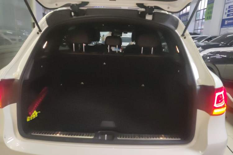 Used Mercedes-Benz GLC 2020 GLC 300 L 4MATIC Dynamic Edition
